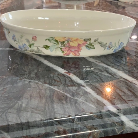 Oscar de la Renta Other - Oscar de la Renta Bake n Serve English Tapestry